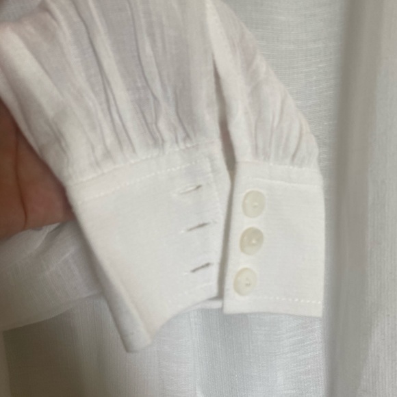 Worth New York white button down blouse size S with buttons on sleeves - Picture 5 of 7